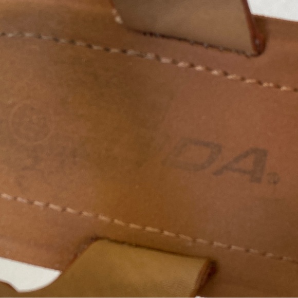 Girls Sandals Natural Brown strap with buckle. Flat bottom - Picture 6 of 6